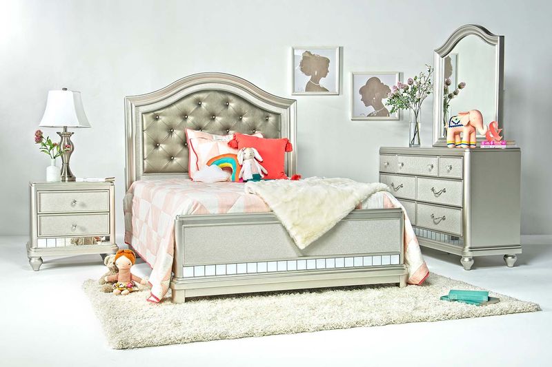 Lil Diva Panel Bed, Dresser & Mirror in Platinum, Twin, Image 1