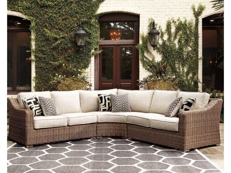 Beachcroft 3 Piece Patio Secti, Styled