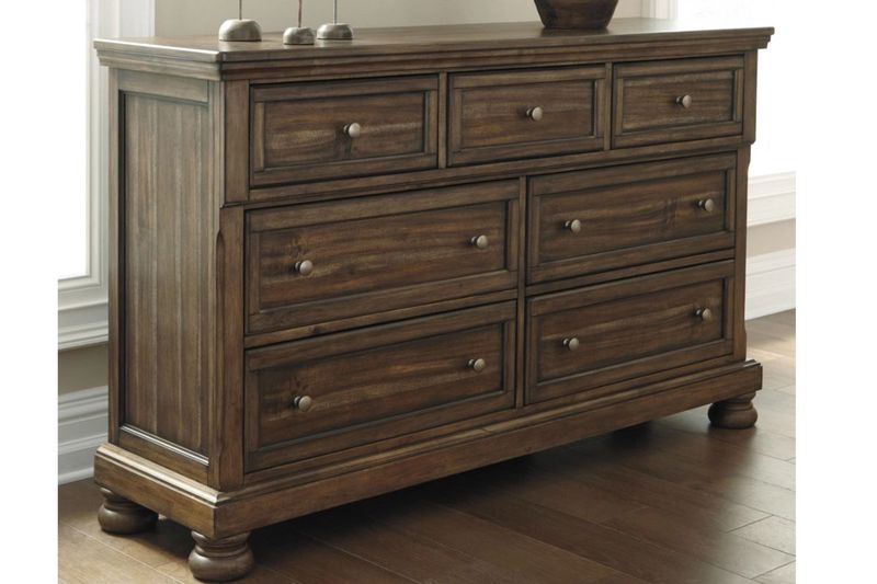 Flynnter Dresser, Styled