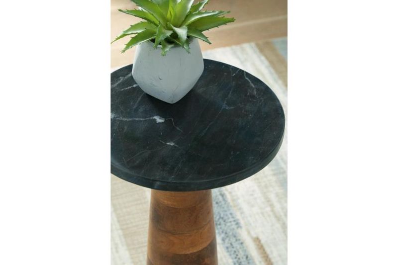 Quinndon Accent Table, Styled