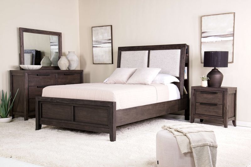Riley Mirror, Styled