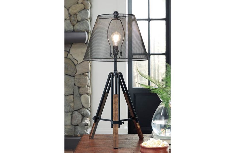 Leolyn Table Lamp, Image 1